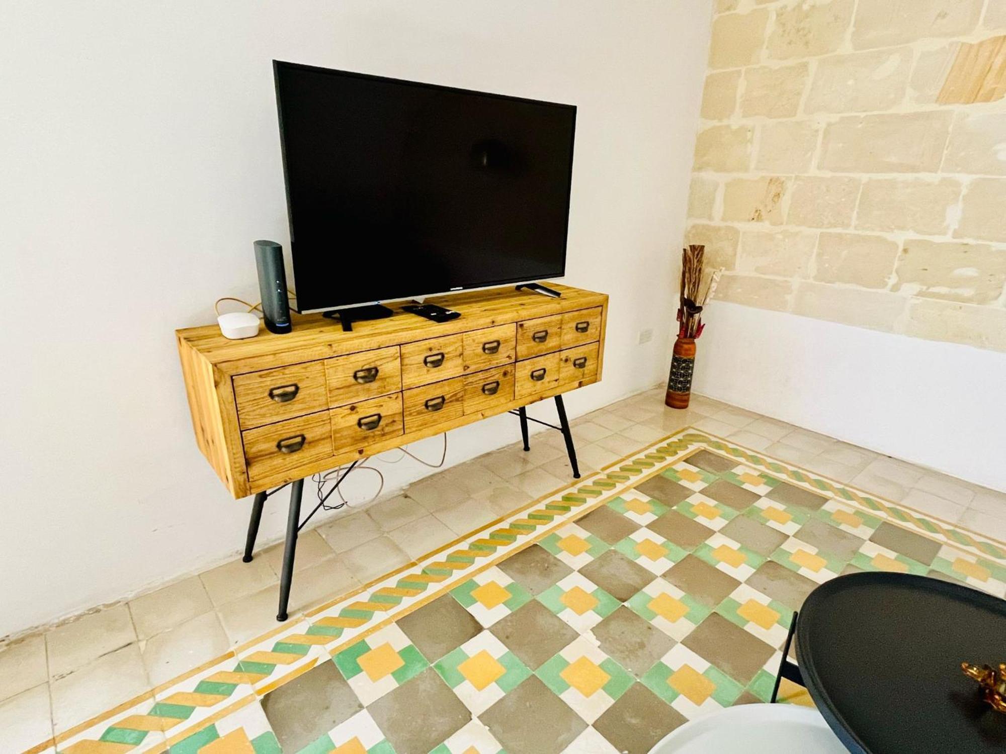 ואלטה Cozy Charming Apartment In Old Bakery Street מראה חיצוני תמונה