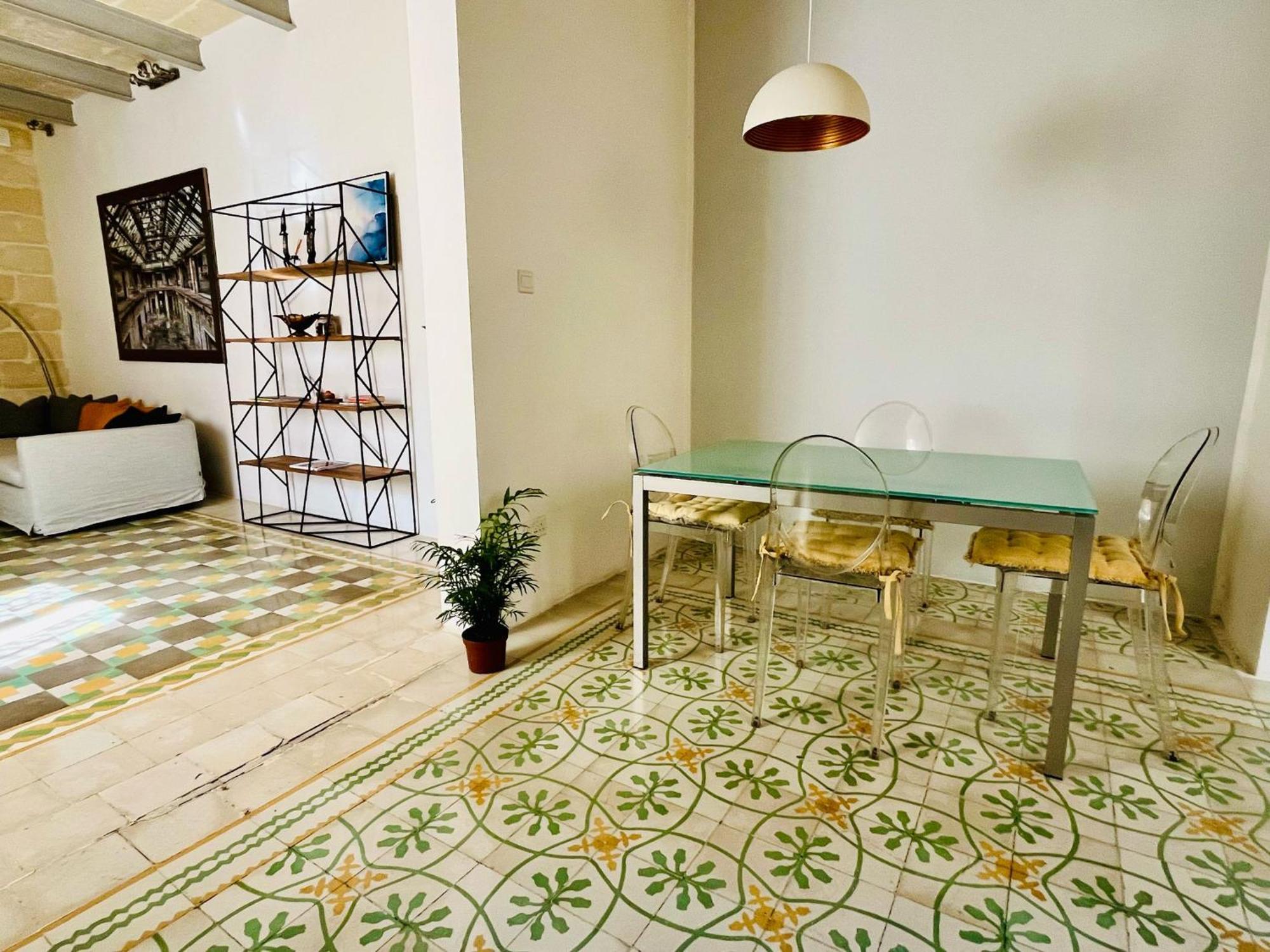 ואלטה Cozy Charming Apartment In Old Bakery Street מראה חיצוני תמונה